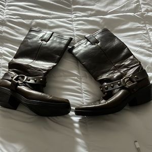 American Eagle brown cowboy boot. Size 8